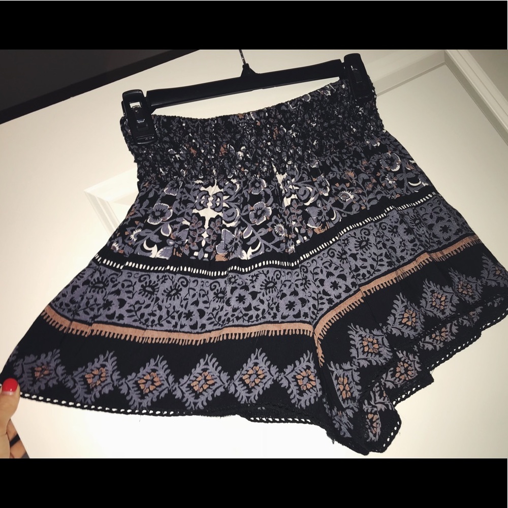 Patterned flowy shorts